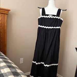 Elegant Black and White Midi Dress